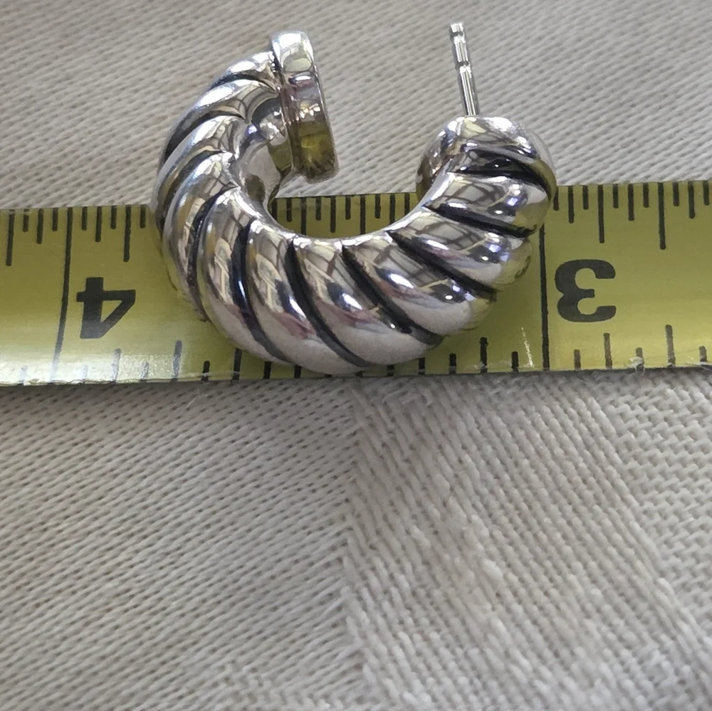 David Yurman Sculpted Cable Shrimp Earrings in Sterling Silver - Picture 14 of 14